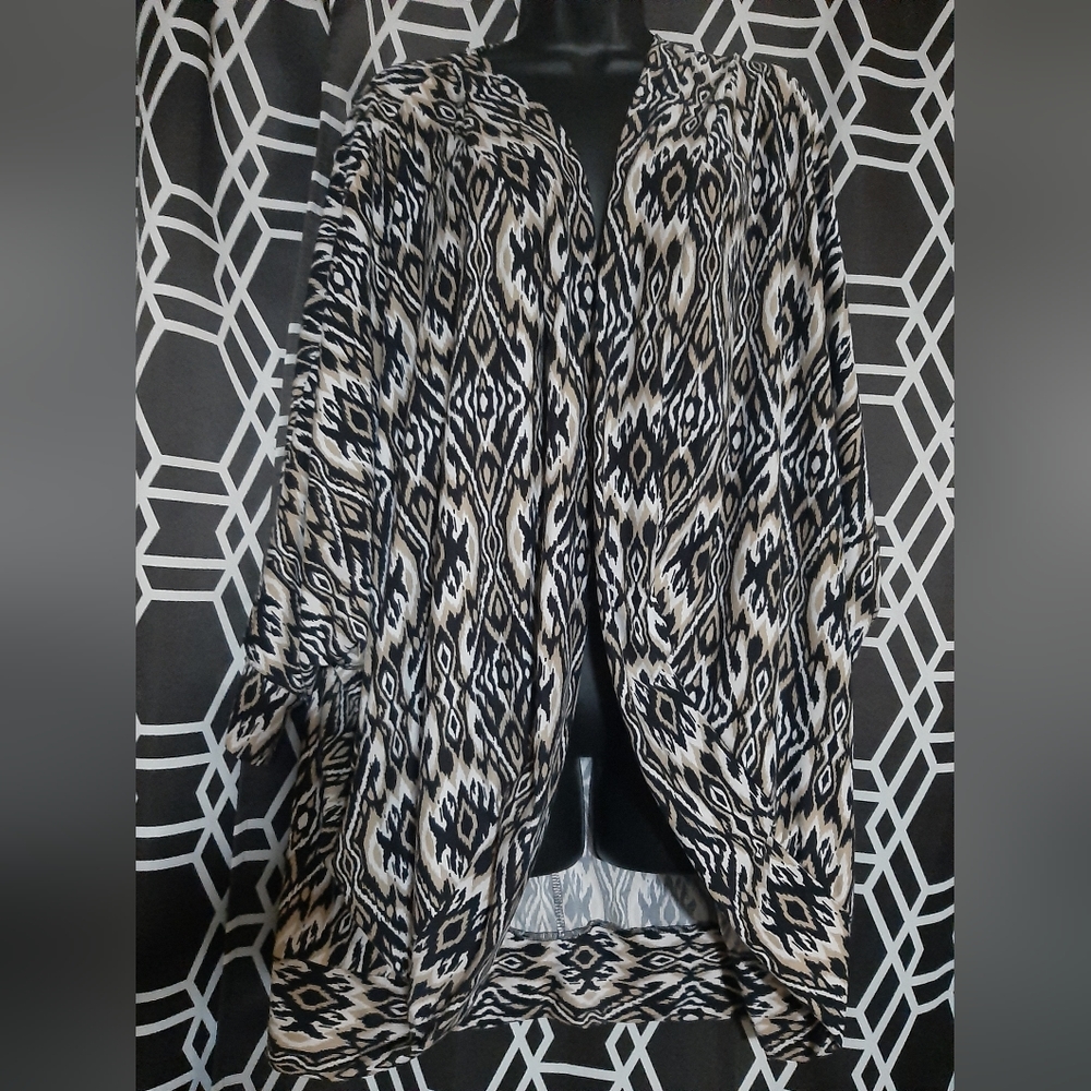 Women's long sleeve cardigan sweater size 37 x 35